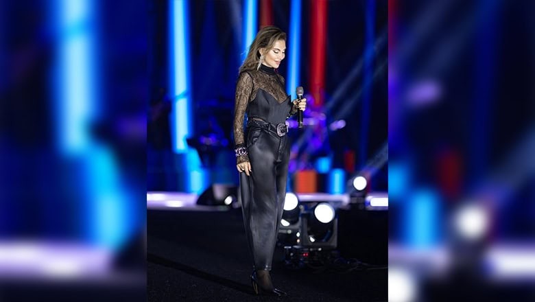 Ebru Yaşar İstanbul'u Salladı