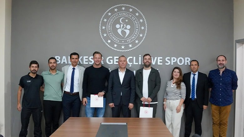 Gençlik ve Spor İl Müdürü Özalp'e Hollanda'dan Ziyaret Gençlik ve Spor İl Müdürü Özalp'e Hollanda'dan Ziyaret