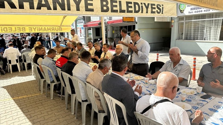 Kaymakam İlyas Memiş’ten Hayır Yemeğine Katılım Kaymakam İlyas Memiş’ten Hayır Yemeğine Katılım