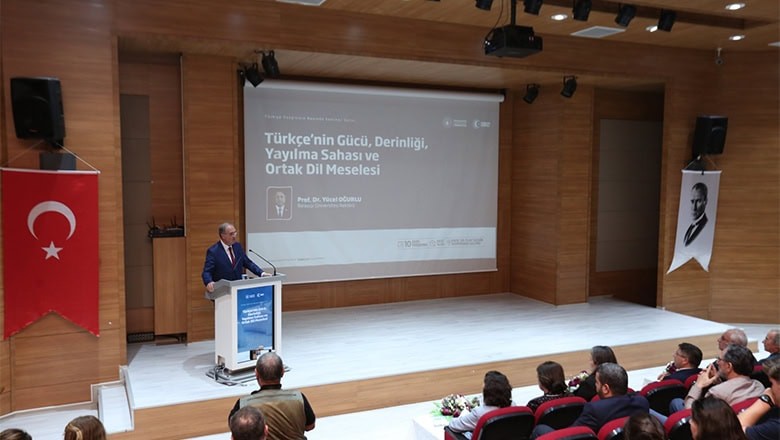 Prof. Dr. Yücel Oğurlu'dan Türkçe ve Ortak Dil Konferansı Prof. Dr. Yücel Oğurlu'dan Türkçe ve Ortak Dil Konferansı