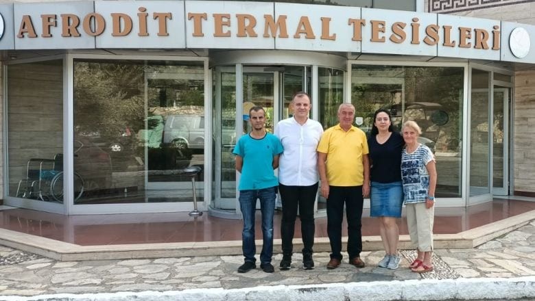 Kapandı, Kapanacak Derken Şaha Kalktı
