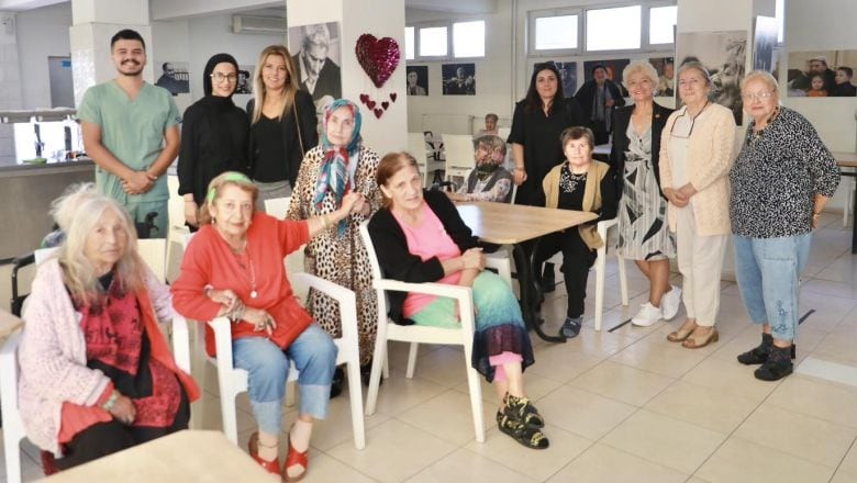 Burhaniye'de Sevgi Elleri Huzurevlerine Uzandı
