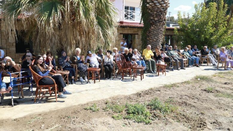 Burhaniye'de Sevgi Elleri Huzurevlerine Uzandı