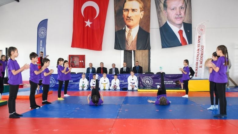 Karesi'de Cimnastik Salonu Sporculara Kapı Araladı