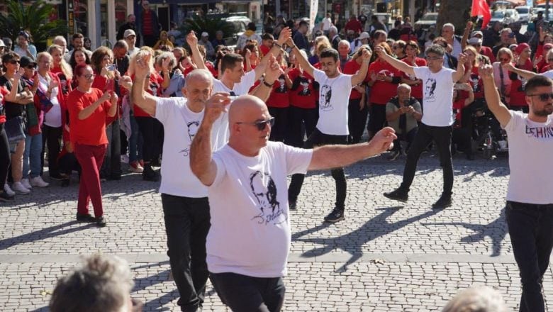 Meydanda Harmandalı Fırtınası Esti