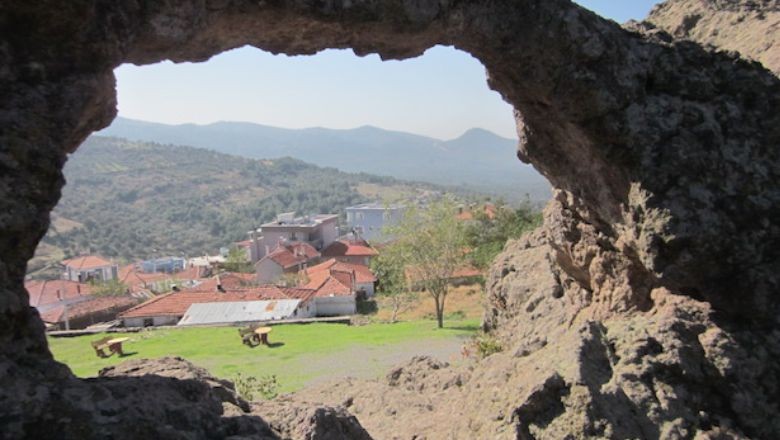 Balıkesir'deki Kaya Sunaklarının Gizemi Herkesi Şaşırtıyor