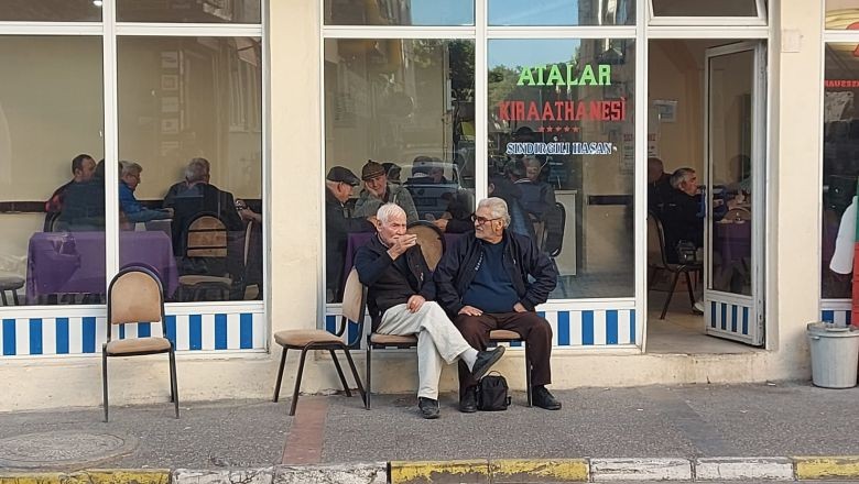 Balıkesir'de Mezarın Başındaki Gizemli Bekçi