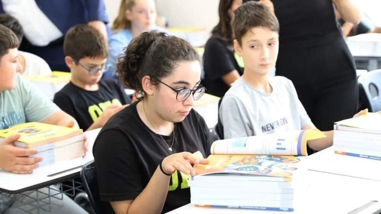 Kepsut Belediyesi'nden Gençlere Ücretsiz Kitap Seti