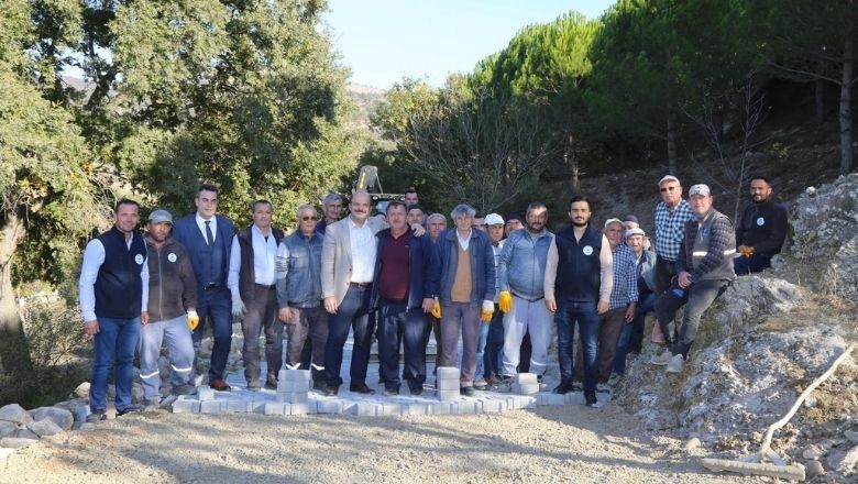 Başkan Lapanta Halk ile Birlikte Taş Döşedi