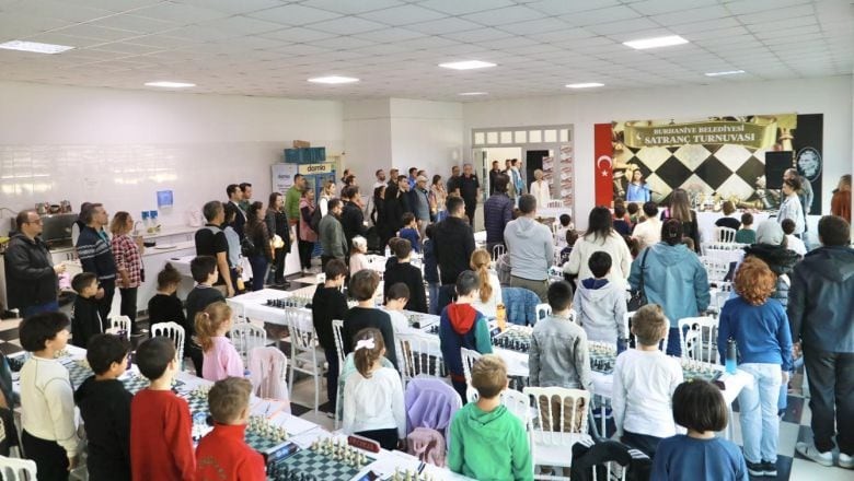 Burhaniye'de Zihinler Savaşıyor! Turnuva Başladı
