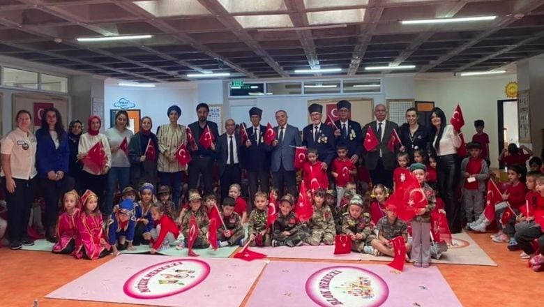 Karesi’de Minikler Vatan Sevgisini Sahneye Taşıdı