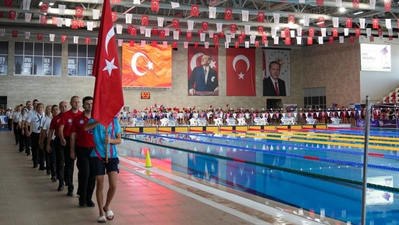 Balıkesirli Sporcular Cumhuriyet İçin Kulaç Atıyor