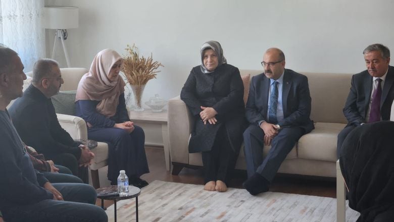Vali Ustaoğlu Acılı Ailenin Yanında