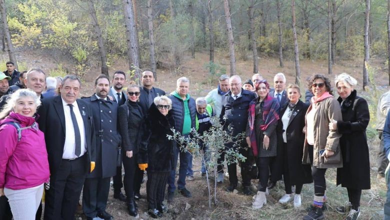 Ata’ya Minnet İçin Yüzlerce Fidan Toprakla Buluşturuldu