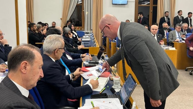 Sarı'dan Bakan Uraloğlu'na "Balıkesir üvey evlat mı?"