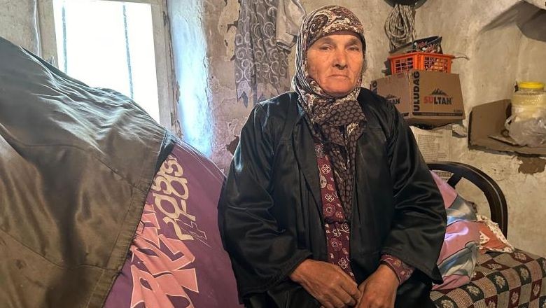 Karesi'deki Engelli Kadın Çöken Evde Yaşıyor!