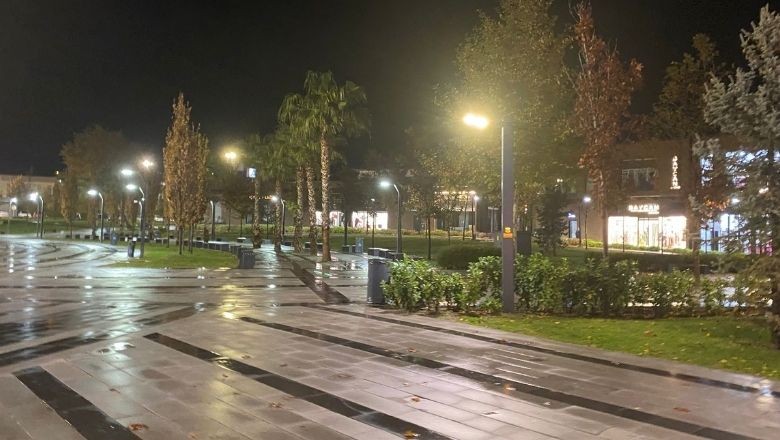 Yağmur Avlu'yu Boşalttı!
