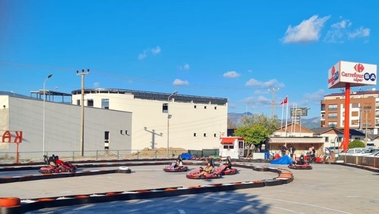 Edremit’te Hız Tutkunlarının Karting Keyfi
