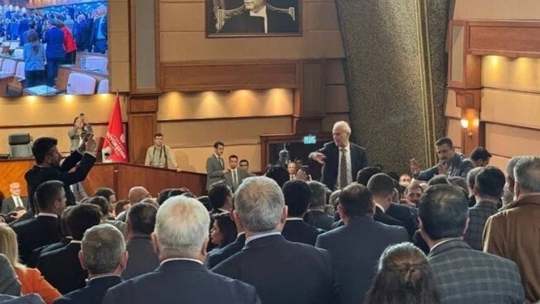 İstanbul Büyükşeir Belediye Meclisinde Kavga