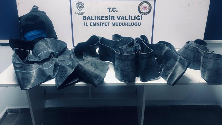 Ayvalık Emniyeti 16 Göçmen Yakaladı, 4 Kişi Gözaltında Ayvalık Emniyeti 16 Göçmen Yakaladı, 4 Kişi Gözaltında