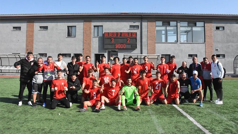 Balıkesirspor U19, Ayvalıkgücü’nü 3-2 Mağlup Etti! Balıkesirspor U19, Ayvalıkgücü’nü 3-2 Mağlup Etti!