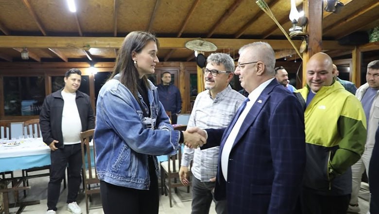 Edremit Belediyesi'nden Gürespor’a Moral Yemeği Edremit Belediyesi'nden Gürespor’a Moral Yemeği
