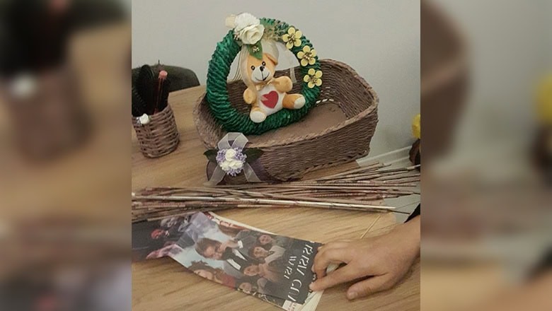 Edremit’te Atık Malzemelerden Süs Eşyaları Yapan Kadın İlham Kaynağı Oluyor Edremit’te Atık Malzemelerden Süs Eşyaları Yapan Kadın İlham Kaynağı Oluyor
