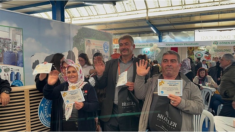Pilav Yeme Yarışmasında 9 Tabakla Zirveye Çıktı! Pilav Yeme Yarışmasında 9 Tabakla Zirveye Çıktı!