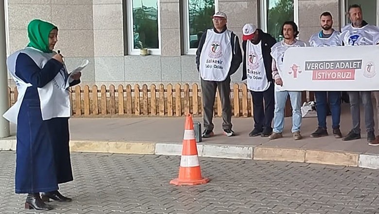 Sağlık Çalışanlarından Vergi Adaleti Eylemi Sağlık Çalışanlarından Vergi Adaleti Eylemi