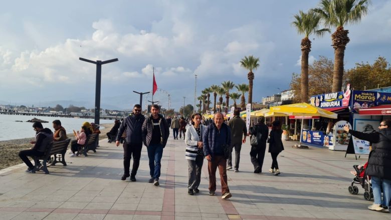 Akçay'da Halk Kordona Akın Etti!
