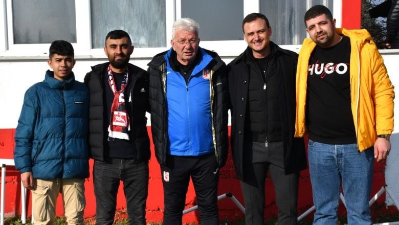 Balıkesirspor Taraftarından Takıma Moral