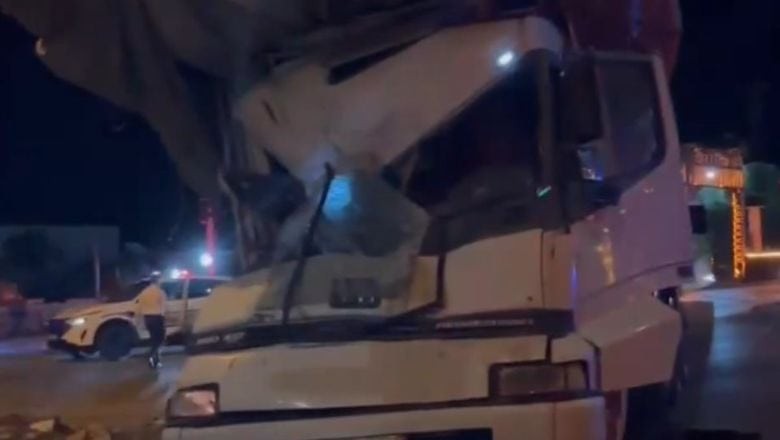 Bandırma'da Otobüs ile Kamyon Çarpıştı! Çok Sayıda Yaralı Var