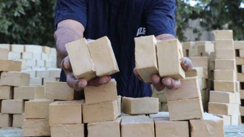 Balıkesir'de Doğal Sabun Yapımı: Defne Sabunu