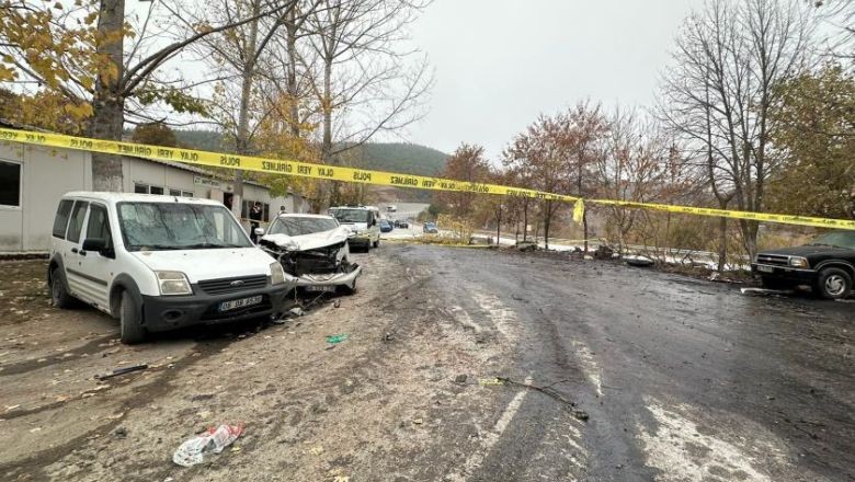 Dursunbey'de Asit Yüklü Tır Şantiyeye Daldı! Can Kaybı Var