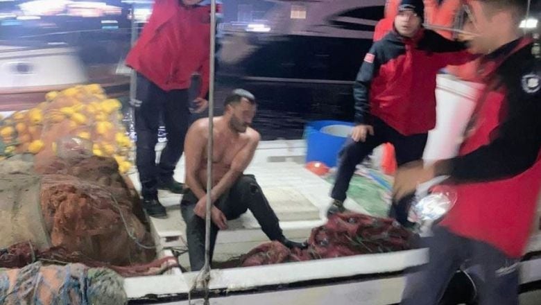 Erdek'te Denize Atlayan Genci Balıkçılar Kurtardı
