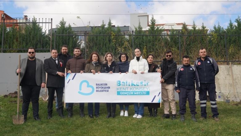 Balıkesir’de Öğretmenlerin Hatırası Zeytin Fidanlarıyla Yaşatılıyor