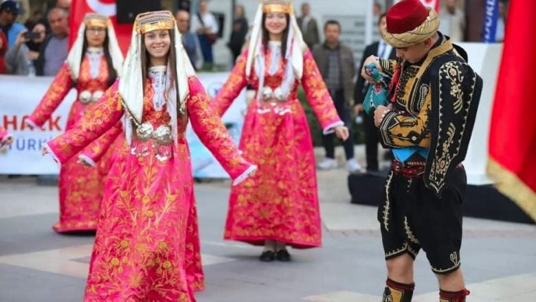 Balıkesir'in Folklor Ekibi Türkiye 3.sü Oldu!