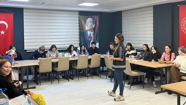 Balıkesir'de Yurt Öğrencilerine KADES Desteği Verildi