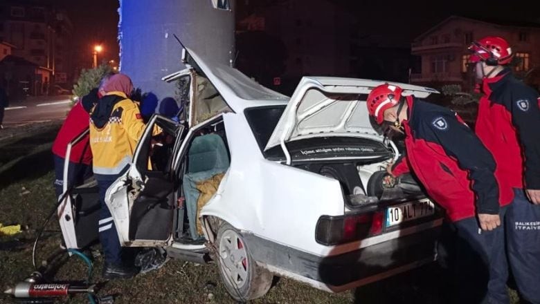 Balıkesir'de 22 Yaşındaki Sürücü Feci Şekilde Can Verdi