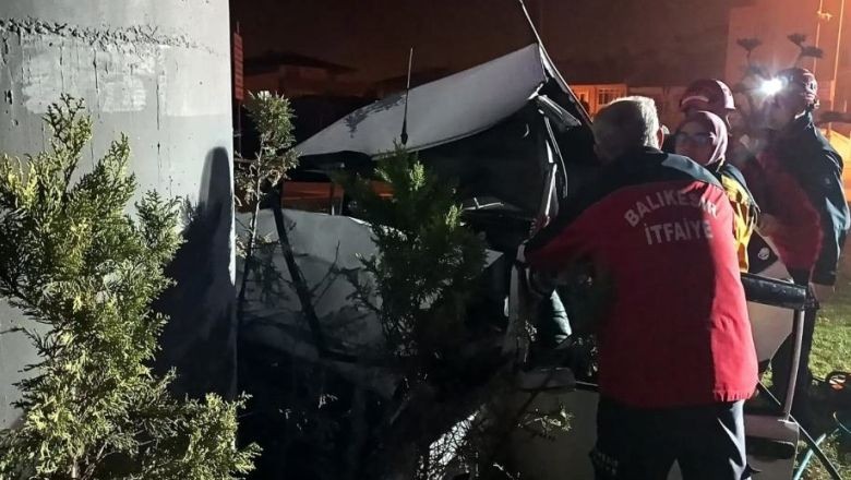Balıkesir'de 22 Yaşındaki Sürücü Feci Şekilde Can Verdi