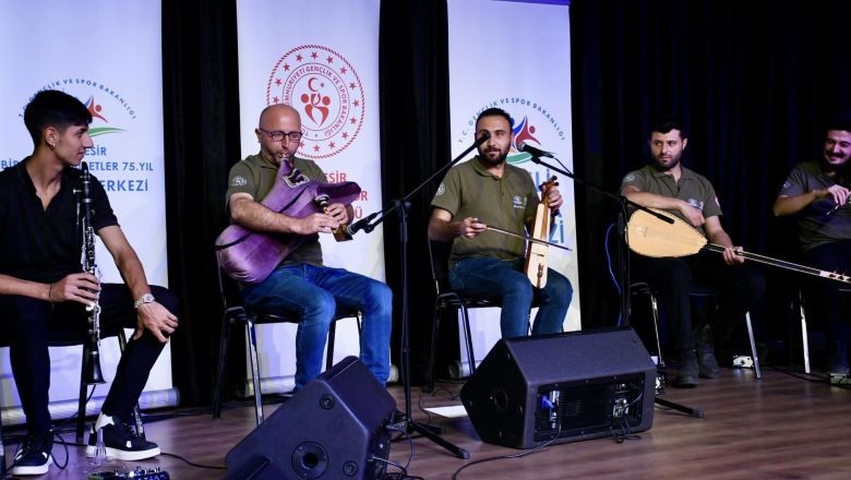 İki Yörenin Ezgileri Balıkesir’de Buluştu