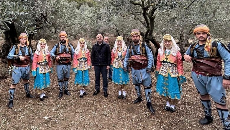 Halk Oyunları Zeytin Hasat Şenliklerine Damga Vurdu