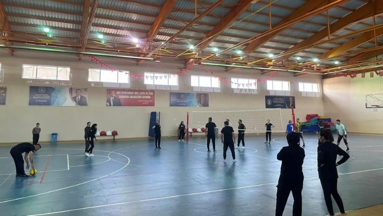 Kepsut'ta Öğretmenler Günü Turnuvası Coşkuya Dönüştü