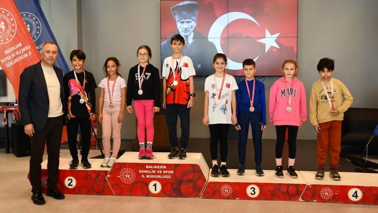 Oryantiring Yarışmasında Gençler Sahada