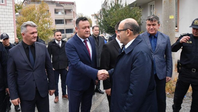Cuma Namazı Çıkışı Birlikte Pilav Yediler