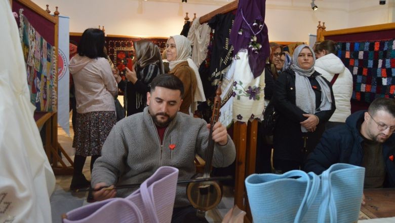 Kadınların El Emeği Eserlerinin Her Dikişinde Bir Hikaye