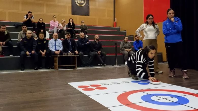 Balıkesir'de Öğretmenler İçin Curling Turnuvası Gerçekleşti