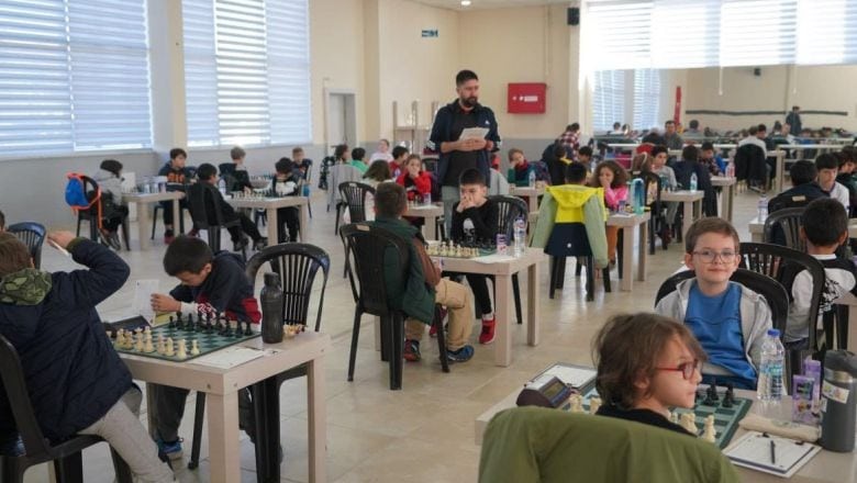 Edremit’te "Atatürk’ü Anma Satranç Turnuvası" Başladı