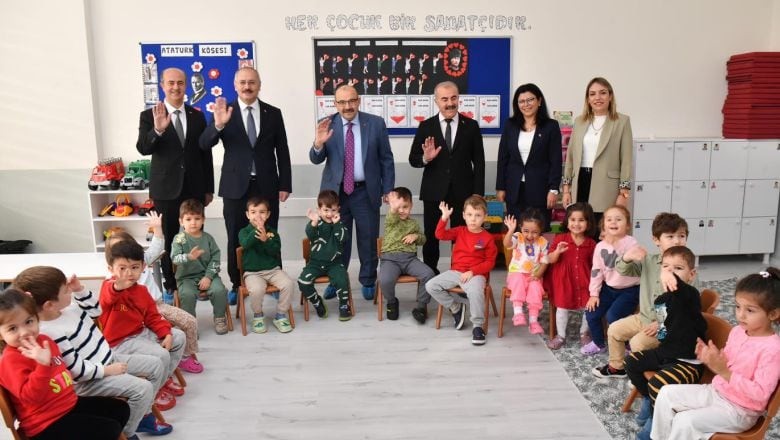 Minik Öğrencilere Vali Desteği