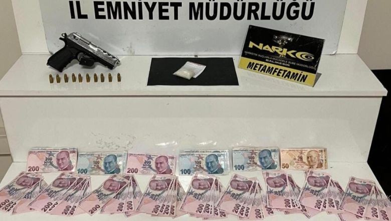Balıkesir’de Şüpheli Araçta Yapılan Aramada 4 Gözaltı